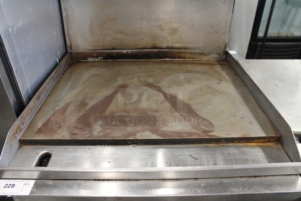 Garland M47R Stainless Steel Commercial Natural Gas Powered Flat Top Griddle w/ Oven, Over Shelf and Back Splash. - Image 2 of 9