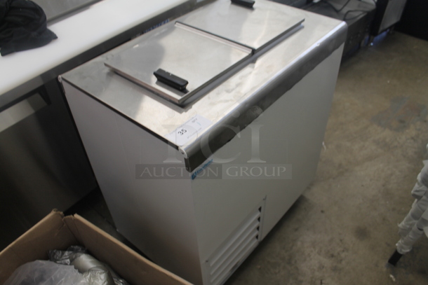 BRAND NEW SCRATCH AND DENT! 2022 Excellence HFF-2-HC Stainless Steel Commercial Chest Freezer w/ Center Hinge Lid. 115 Volts. 1 Phase. Tested and Working! - Image 2 of 5