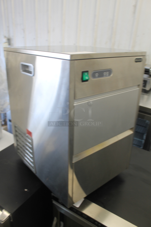BRAND NEW SCRATCH AND DENT! Whynter FIM-450HS Stainless Steel Freestanding 44lb Capacity Ice Maker. 115 Volts, 1 Phase. Tested and Working! - Image 2 of 5