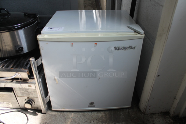 EdgeStar CMF151L Metal Mini Cooler. 115 Volts, 1 Phase. Tested and Working! - Image 1 of 5