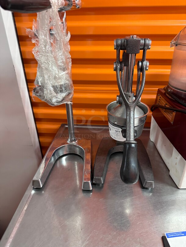 Clean! Assorted Commercial Cast Aluminum Black Lever Pull Citrus Press Heavy Duty NSF  - Image 1 of 6