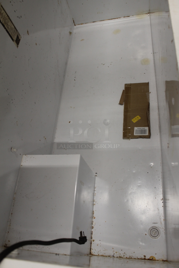 Kelvinator KCM253F Electric White Chest Food Freezer. 115 Volts, 1 Phase. Tested and Working! - Image 6 of 10