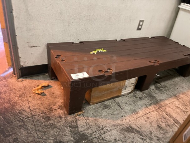 Regency 60 in x 21 in x 12 in Commercial Fiber Plastic Dunnage Rack - 1630 lb. Capacity NSF Great For Food Storage  - Image 2 of 5