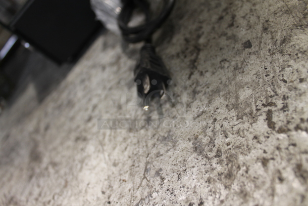 BRAND NEW SCRATCH AND DENT! KoolMore DC-3CB Metal Commercial Countertop Dry Display Case Merchandiser. 110-120 Volts, 1 Phase. - Image 6 of 9