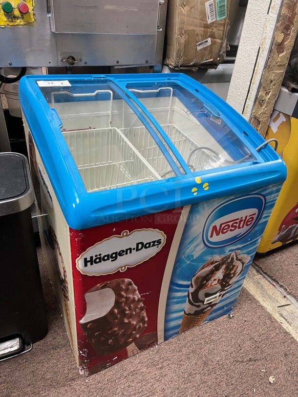 Working! AHT RIO S-68 RIO Curved Lid Commercial Ice Cream Display Freezer 120 Volt NSF Tested and Working! - Image 2 of 6