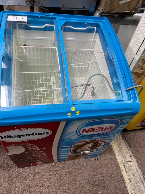 Working! AHT RIO S-68 RIO Curved Lid Commercial Ice Cream Display Freezer 120 Volt NSF Tested and Working! - Image 4 of 6