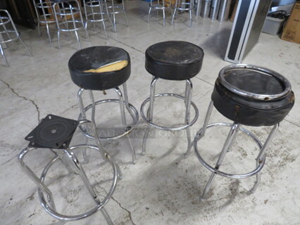 Double Chrome Ring Bar Stool With A Black Cushioned Swivel Seat. Need To Be Recovered. Missing 1 Cushion 4XBID