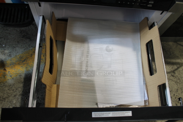 BRAND NEW SCRATCH AND DENT! 2022 KoolMore KM-MD-1SS Stainless Steel Commercial Drawer Microwave Oven. 120 Volts, 1 Phase.  - Image 5 of 10