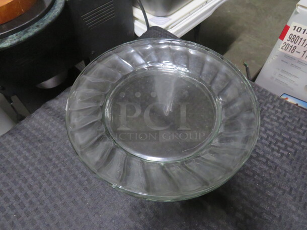 13 Inch Glass Serving Plates. 4XBID - Image 1 of 1