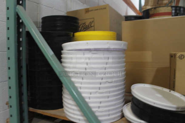 ALL ONE MONEY! TWO PALLET LOT of Various Items Including Poly Lids and Cardboard Boxes! BUYER MUST REMOVE. - Image 4 of 5