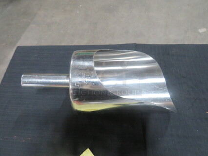 One XL Stainless Steel Ice Scoop.