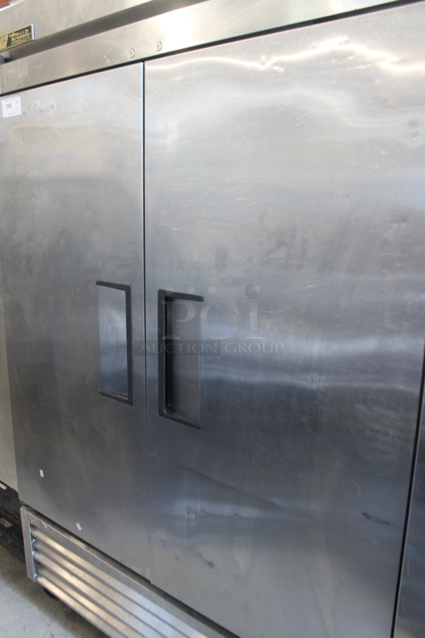2013 True T-49F ENERGY STAR Stainless Steel Commercial Two Door Reach In Freezer w/ Poly Coated Racks on Commercial Casters. 115 Volts, 1 Phase. Tested and Working! - Image 5 of 8