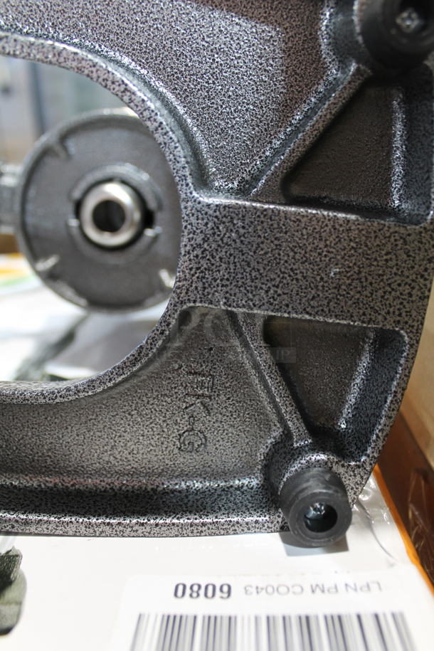 2 BRAND NEW IN BOX! Eurolux ELJ5002G Heavy Duty Cast Iron Juicer. 2 Times Your Bid! - Image 5 of 7