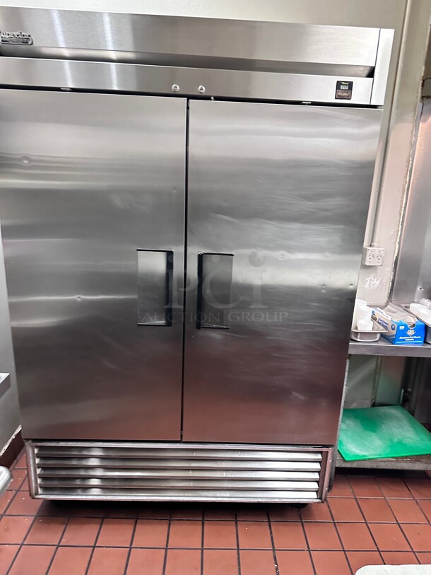 Working! True T-49F 54 Inch Two Section Reach In Commercial Freezer, (2) Solid Doors, 115v NSF Tested and Working! - Image 4 of 9