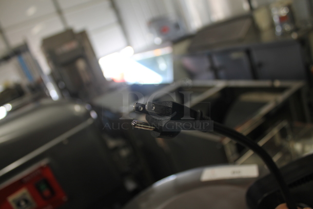 BRAND NEW SCRATCH AND DENT! 2022 Hamilton Beach 37560R Commercial Stainless Steel Electric Countertop 40/60 Cup Rice Cooker. 120V. Tested And Working!  - Image 7 of 8