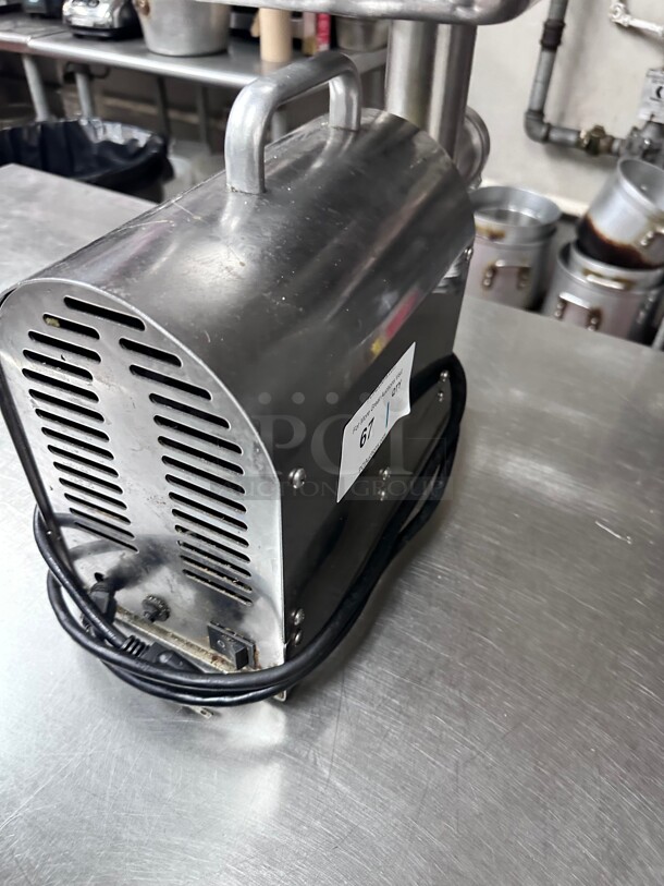 Working! Weston 8 1/2 Hp Stainless Steel Pro-Series Electric Heavy Duty Meat Grinder, Model# 08-0801-W 115 Volt Tested and Working! - Image 5 of 8