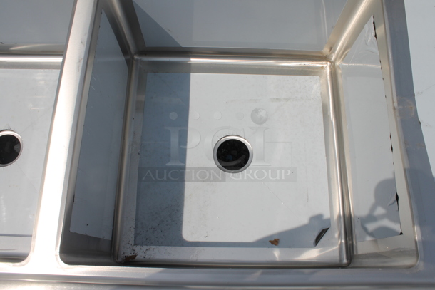 BRAND NEW SCRATCH AND DENT! Regency 600S32424224 124" 16-Gauge Stainless Steel Three Compartment Commercial Sink with 2 Drainboards. Bays 24x24x12. Drain Boards 22x26x1 - Image 7 of 9