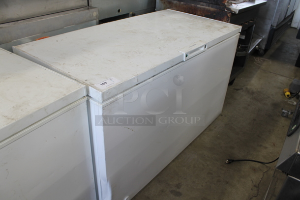 Electrolux FFCL1542AW Metal Chest Freezer w/ Hinge Lid. 115 Volts, 1 Phase. Tested and Powers On But Does Not Get Cold - Image 1 of 7