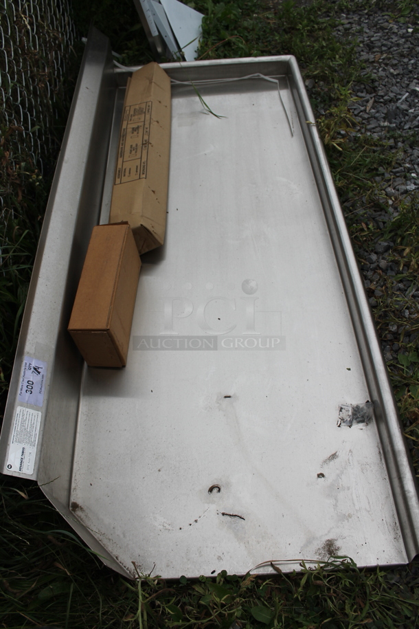 BRAND NEW SCRATCH AND DENT! Stainless Steel Right Side Clean Side Dishwasher Table w/ Legs. - Image 3 of 6