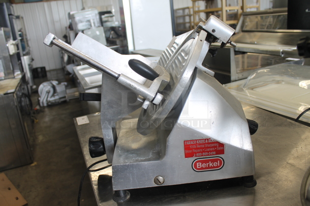 Berkel 827 Stainless Steel Commercial Countertop Meat Slicer w/ Blade Sharpener. 115 Volts, 1 Phase. Tested and Working! - Image 3 of 9