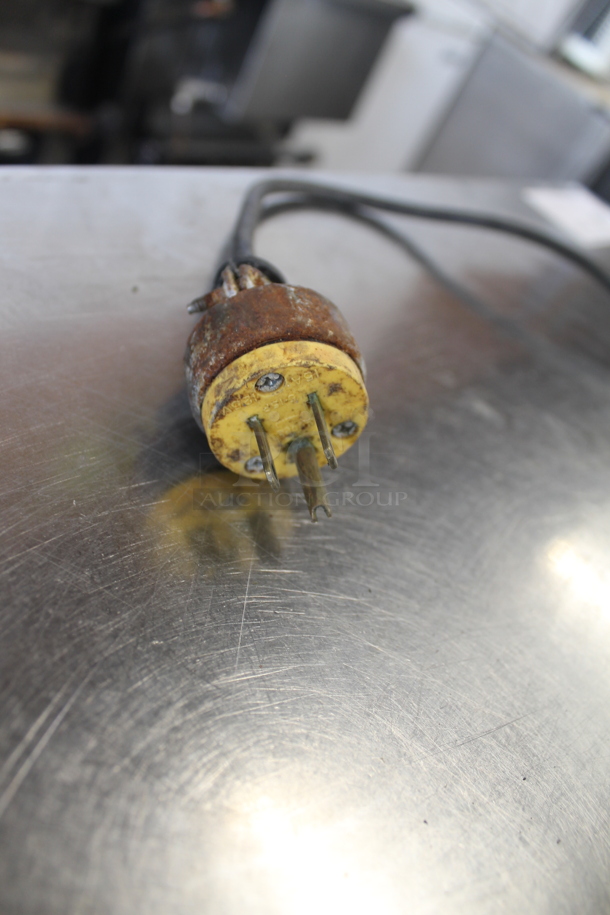 Berkel 827 Stainless Steel Commercial Countertop Meat Slicer w/ Blade Sharpener. 115 Volts, 1 Phase. Tested and Working! - Image 9 of 9