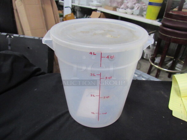 4 Quart Food Storage Container With Lid. 2XBID - Image 1 of 1