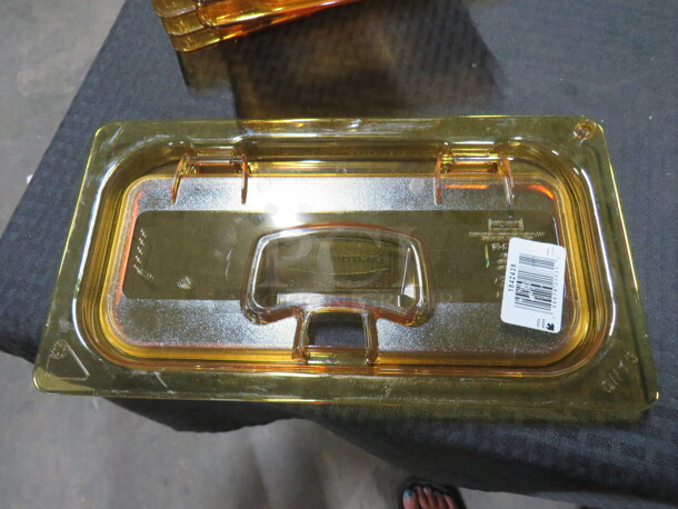 NEW Rubbermaid 1/3 Size Flip Top Lid. 3XBID - Image 1 of 1