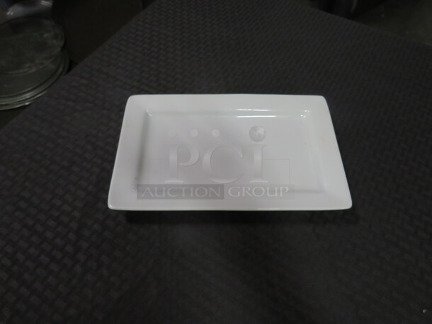 11X7 Tuxton Rectangular Plate. 11XBID - Image 1 of 2