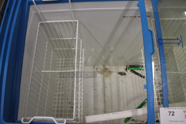 AHT RIO S 125 Metal Commercial Chest Freezer Merchandiser on Commercial Casters. 120 Volts, 1 Phase. Tested and Powers On But Does Not Get Cold - Image 4 of 7