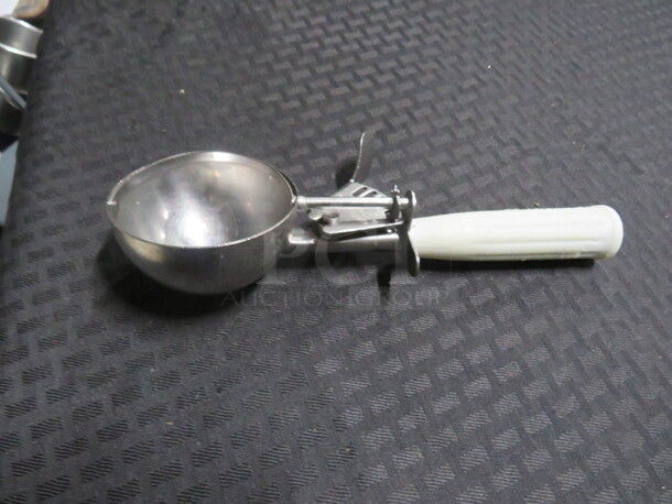One White Handle Disher