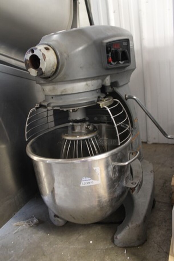 Hobart Legacy HL200 Metal Commercial Countertop 20 Quart Planetary Dough Mixer w/ Stainless Steel Mixing Bowl, Bowl Guard and Whisk Attachment. 100-120 Volts, 1 Phase. Tested and Working! - Image 2 of 3