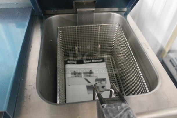 BRAND NEW SCRATCH AND DENT! Avantco 77F202 Stainless Steel Commercial Countertop Electric Powered 2 Well Fryer w/ 2 Metal Fry Baskets and 2 Lids. 208-240 Volts, 1 Phase. Tested and Working! - Image 5 of 8