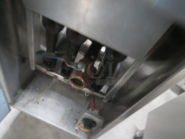 One Royal Natural Gas Deep Fryer. 15.5X31X46 - Image 2 of 3