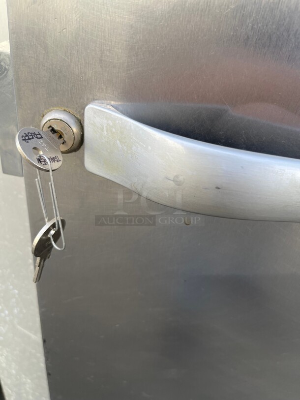 2020! Traulsen G12010 30 inch One Section Reach In Commercial Freezer, (1) Solid Door, 115v Tested and Working! 30x34x83 - Image 5 of 10