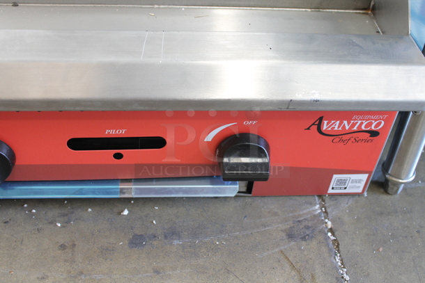 BRAND NEW SCRATCH AND DENT! Avantco 177CAG36MG Stainless Steel Commercial Countertop Natural Gas Powered Flat Top Griddle w/ Thermostatic Controls. 30,000 BTU.  - Image 3 of 4