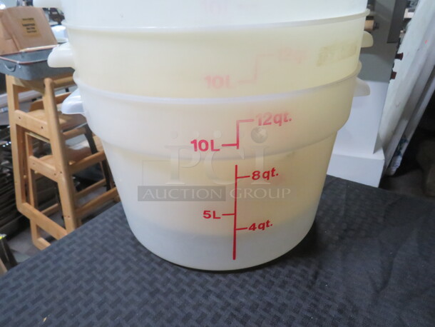 One 12 Quart Round Food Storage Container.  - Image 1 of 1