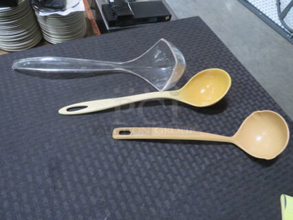 Assorted Utensils. 3XBID