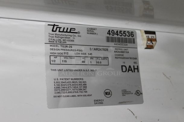 True TG2R-2S Stainless Steel Commercial 2 Door Reach In Cooler w/ Poly Coated Racks on Commercial Casters. 115 Volts, 1 Phase. Tested and Working! - Image 3 of 4