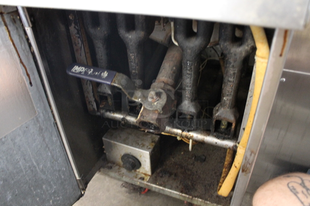 Imperial Stainless Steel Commercial Floor Style Natural Gas Powered Deep Fat Fryer w/ Metal Fry Basket. - Image 4 of 5