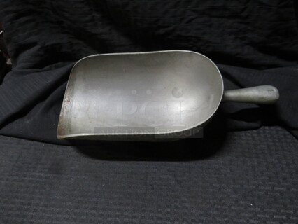 One  Aluminum Scoop.