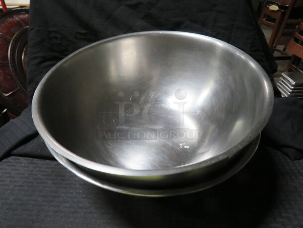 8 Quart Stainless Steel Mixing Bowl. 2XBID  - Image 1 of 1