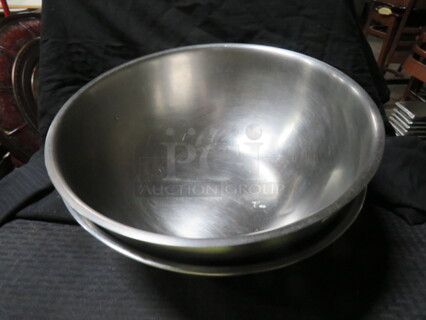8 Quart Stainless Steel Mixing Bowl. 2XBID 