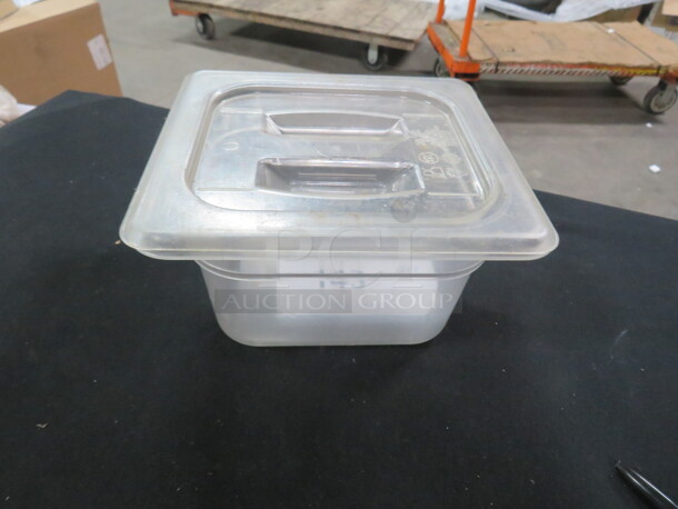 1/6 Size 4 Inch Deep Food Storage Container With  Lid. 2XBID - Image 1 of 1