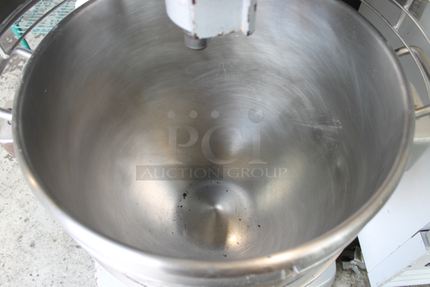 Hobart Legacy HL662 Metal Commercial Floor Style 60 Quart Planetary Dough Mixer w/ Stainless Steel Mixing Bowl, Dough Hook Attachment and Bowl Guard. 200-240 Volts. - Image 6 of 9