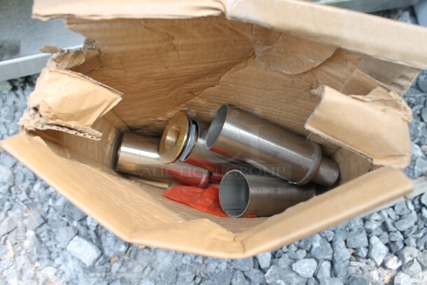 BRAND NEW SCRATCH AND DENT! Regency 600GRSU2324 Commercial Stainless Steel  Corrugated Top Glass Rack Storage Unit - Image 5 of 6