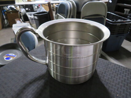 One NEW Vollrath 4 Quart Stainless Steel Graduated Measuring Cup. #79540.
