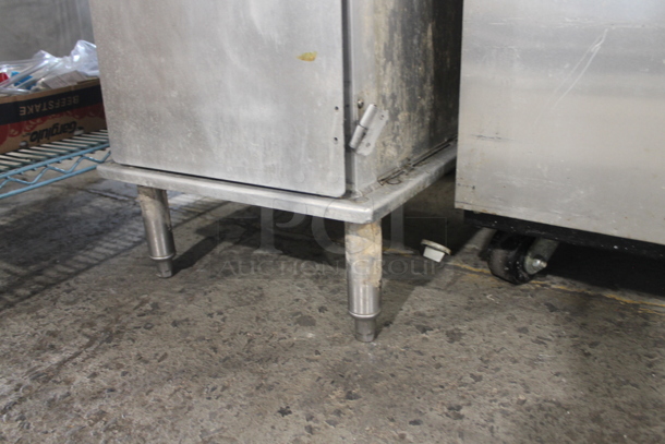 Lockwood Metal Commercial Enclosed Pan Rack.  - Image 3 of 6