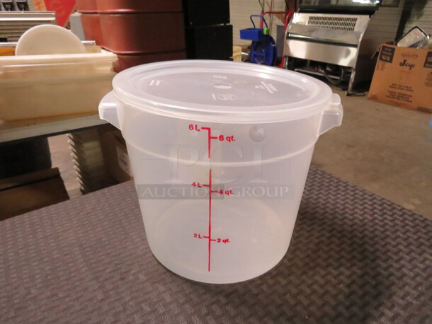 6 Quart Round  Food Storage Container With Lid. 2XBID. - Image 1 of 1