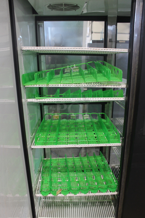 2014 True GDM-52TM-RL-LD Metal Commercial 2 Door Reach In Pass Through Cooler Merchandiser w/ Poly Coated Racks. 115 Volts, 1 Phase. Tested and Powers On But Does Not Get Cold - Image 4 of 5