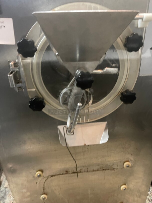 New! Donper BY7425 Floor Model Commercial Batch Freezer / Gelato Machine 25L/H Cooling Capacity 2600 Watts 220 Volt 1 Phase NSF Great for Making Ice Cream  - Image 5 of 9